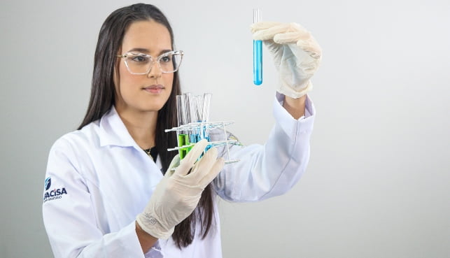 Curso de Farm&aacute;cia da Unifacisa comemora publica&ccedil;&otilde;es em revista internacional