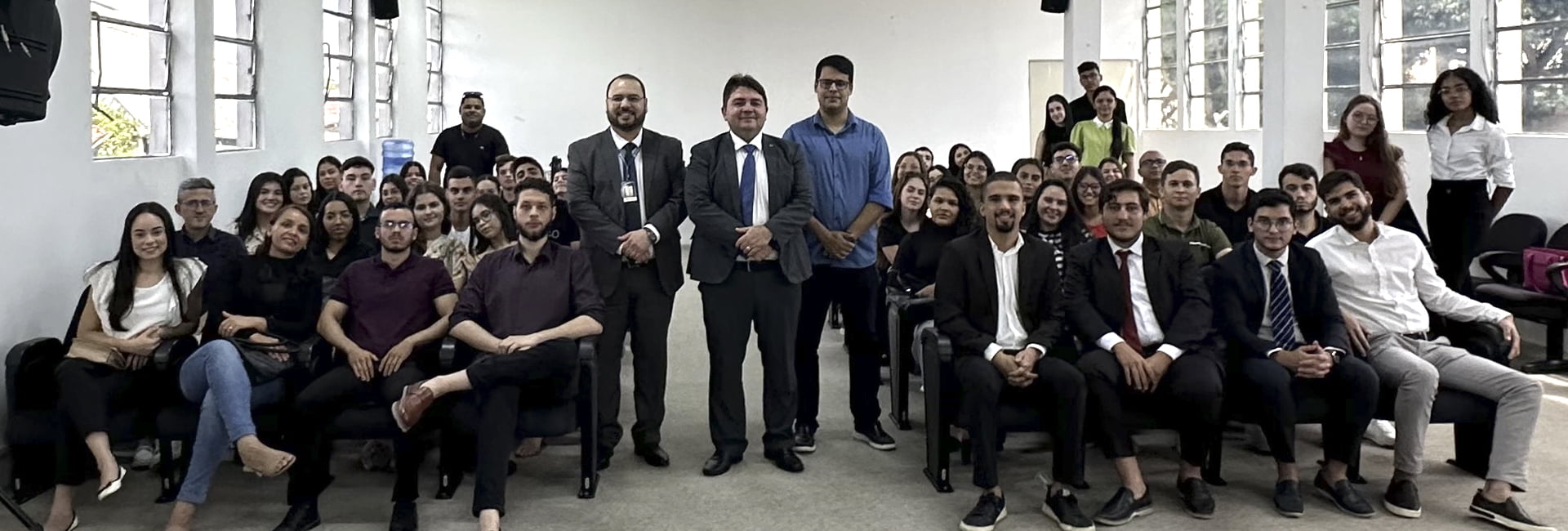 Representantes do curso de Direito da Unifacisa debateram com o Judici&aacute;rio projetos voltados &agrave; crian&ccedil;as e adolescentes v&iacute;timas de viol&ecirc;ncia