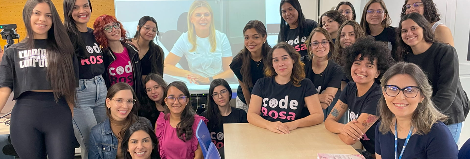 Recorde de inscri&ccedil;&otilde;es femininas no Hackatruck &eacute; celebrado com uma palestra destinada &agrave;s mulheres atuantes na tecnologia&nbsp;