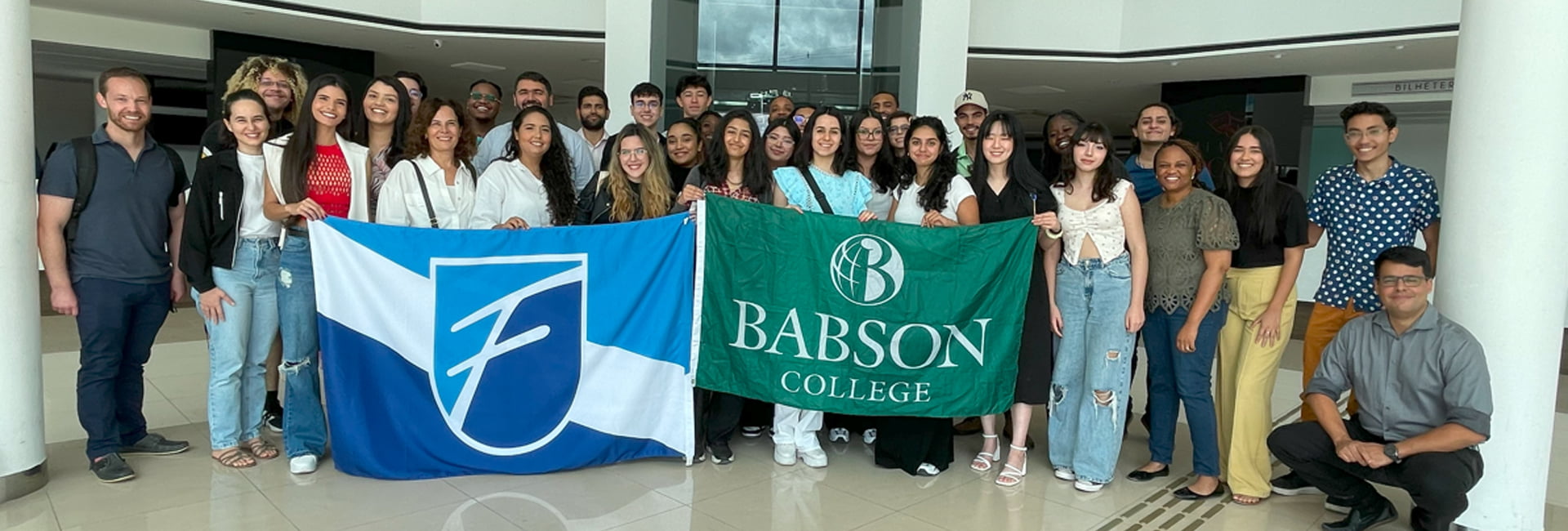 Novos estudantes da Babson College vieram conhecer as instala&ccedil;&otilde;es da Unifacisa&nbsp;