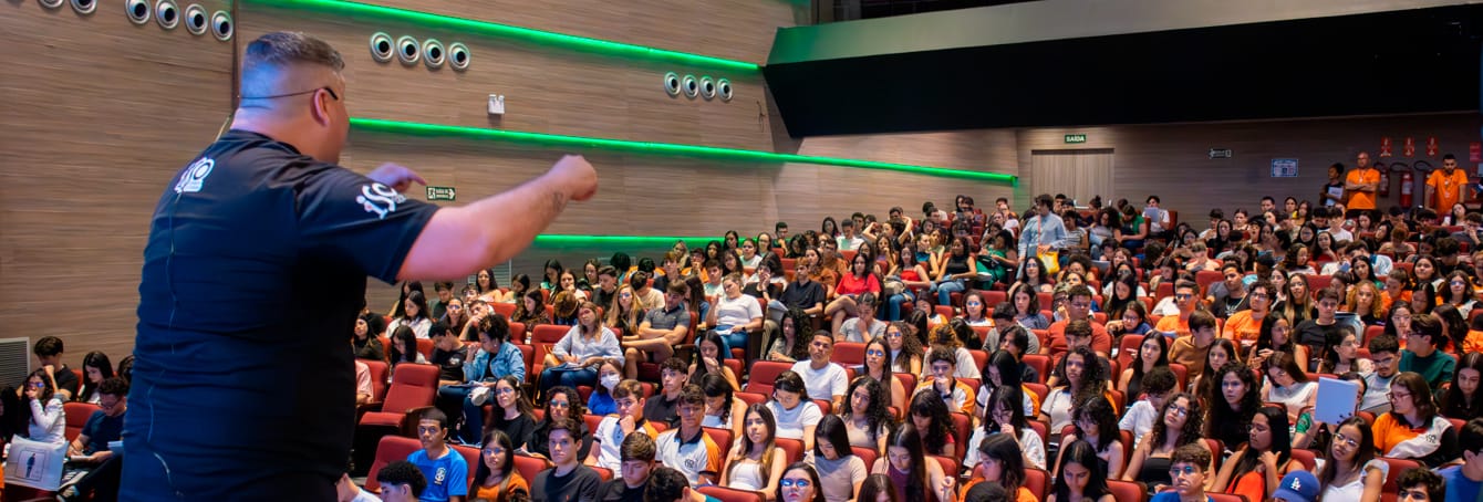 Aul&atilde;o solid&aacute;rio arrecadou mais de meia tonelada de alimentos no Teatro Facisa na tarde de ontem (31)&nbsp;