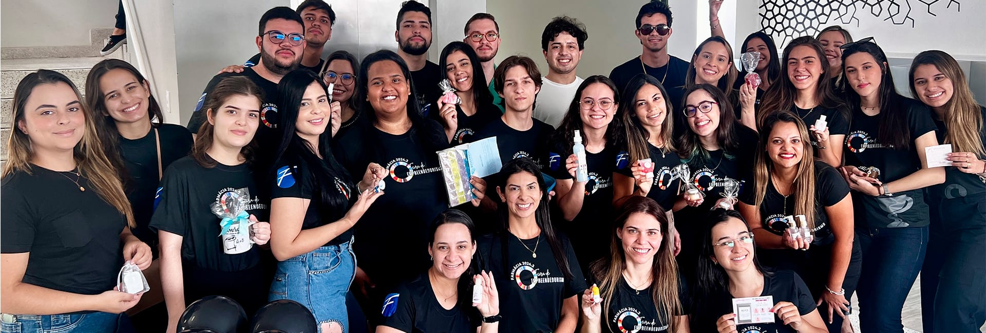 Alunos de Farm&aacute;cia da Unifacisa apresentam projetos de empreendedorismo em feira de inova&ccedil;&atilde;o&nbsp;