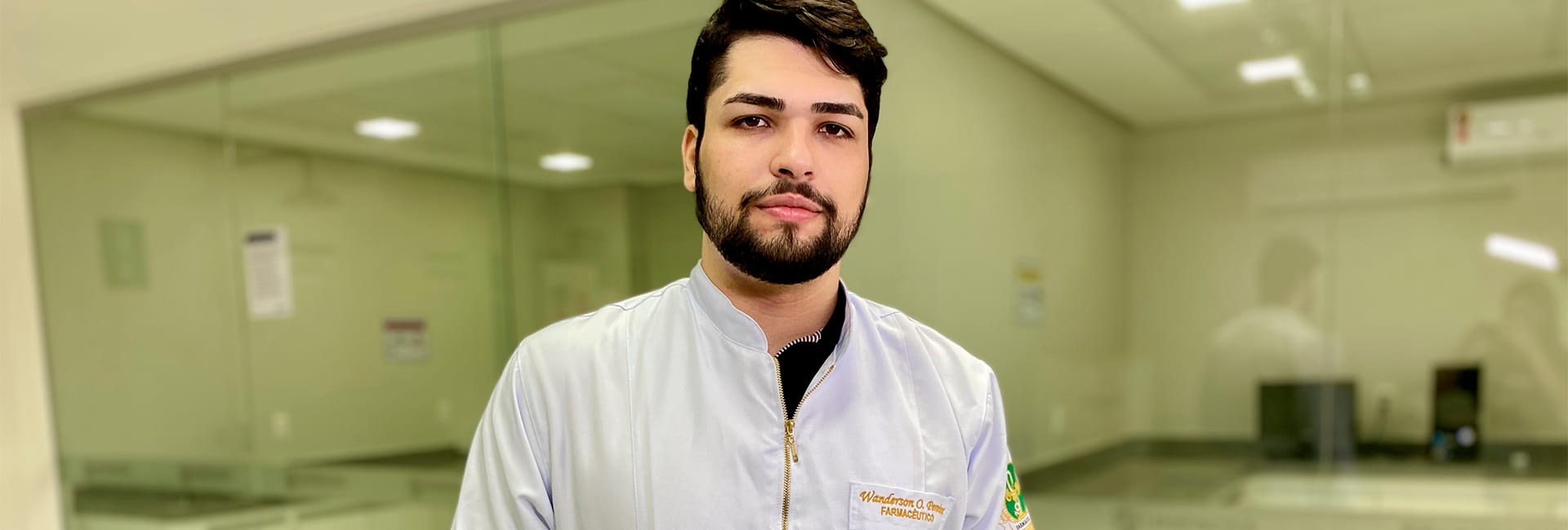 Trajet&oacute;ria de sucesso na Farm&aacute;cia Hospitalar: conhe&ccedil;a a hist&oacute;ria de Wanderson rumo &agrave; resid&ecirc;ncia&nbsp;